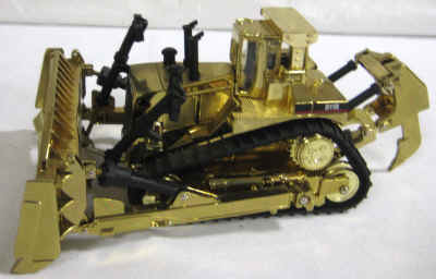 extra toys nov dec 269.jpg (281113 bytes)