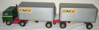 nov 18 toys 002.jpg (196058 bytes)