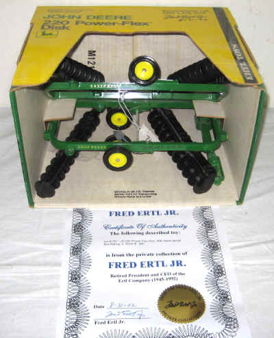 nov 18 toys 072.jpg (395925 bytes)