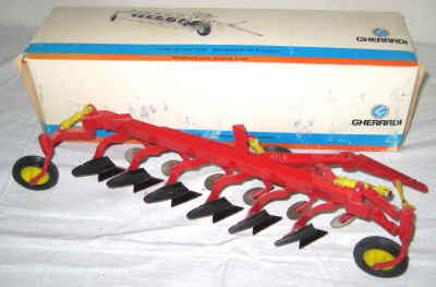 nov 18 toys 104.jpg (327384 bytes)