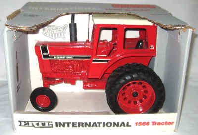 nov 18 toys 200.jpg (312408 bytes)
