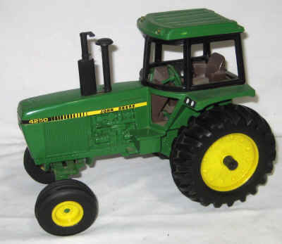 nov 18 toys 2 049.jpg (186682 bytes)