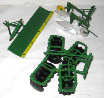 nov 18 toys 2 100.jpg (195130 bytes)