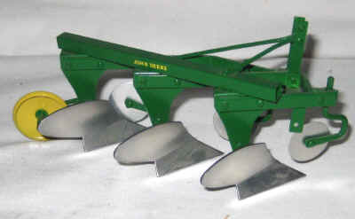 nov 18 toys 2 141.jpg (146053 bytes)