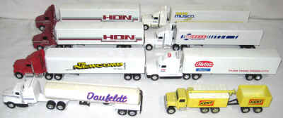 nov 18 toys 2 205.jpg (318110 bytes)