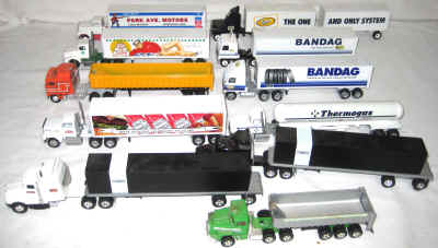 nov 18 toys 2 206.jpg (454082 bytes)