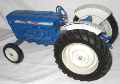 nov 18 toys 302.jpg (217487 bytes)