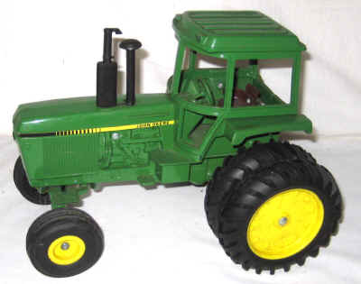 dec 3 farm toys 102.jpg (234817 bytes)