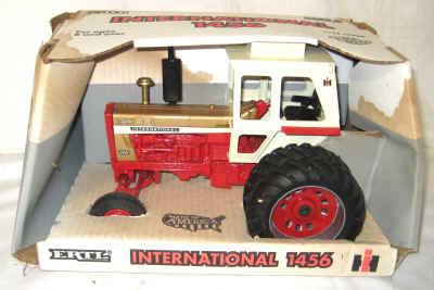 dec 3 farm toys 142.jpg (365144 bytes)