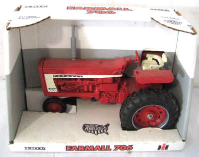 dec 3 farm toys 274.jpg (345875 bytes)