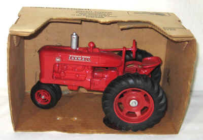 dec 3 farm toys 2 004.jpg (218843 bytes)