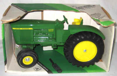 dec 3 farm toys 2 060.jpg (229554 bytes)