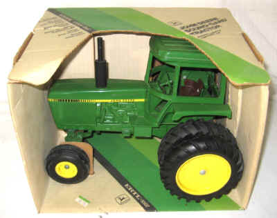 dec 3 farm toys 320.jpg (340068 bytes)