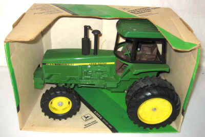 dec 3 farm toys 375.jpg (394534 bytes)