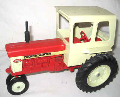 dec 3 farm toys 393.jpg (291544 bytes)