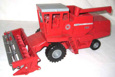 dec 3 farm toys 448.jpg (270140 bytes)