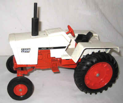 dec 3 farm toys 450.jpg (274703 bytes)