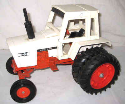 dec 3 farm toys 451.jpg (283615 bytes)