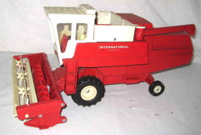 dec 3 farm toys 455.jpg (284494 bytes)