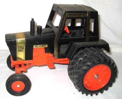 dec 3 farm toys 472.jpg (296690 bytes)