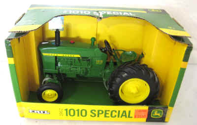 dec 3 farm toys 492.jpg (321824 bytes)