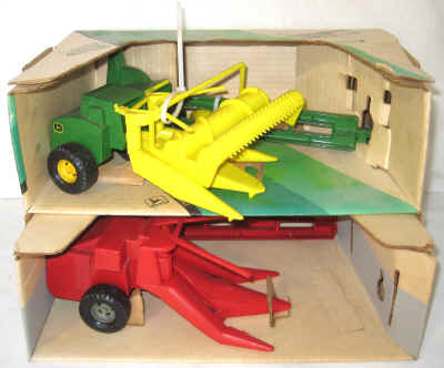 dec 3 farm toys 576.jpg (350814 bytes)